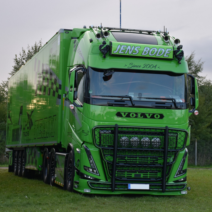 Talmu dagrijlamp HELDER gemonteerd op Volvo FH5