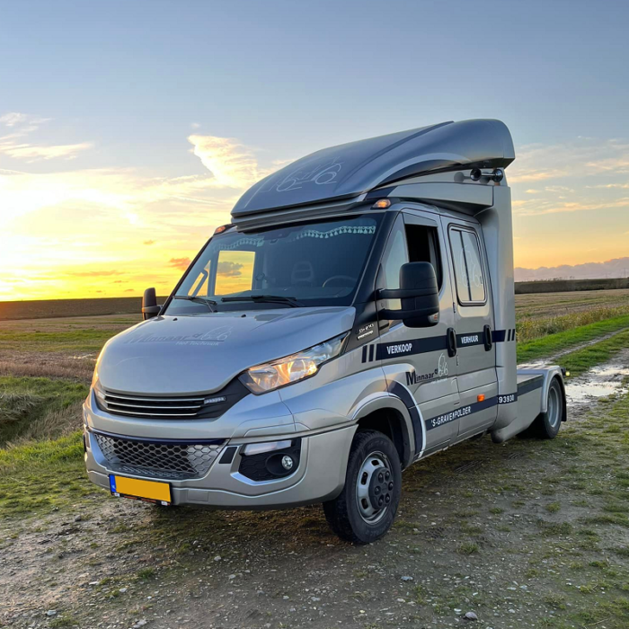 Iveco sprinter met een RVS luchthoorn