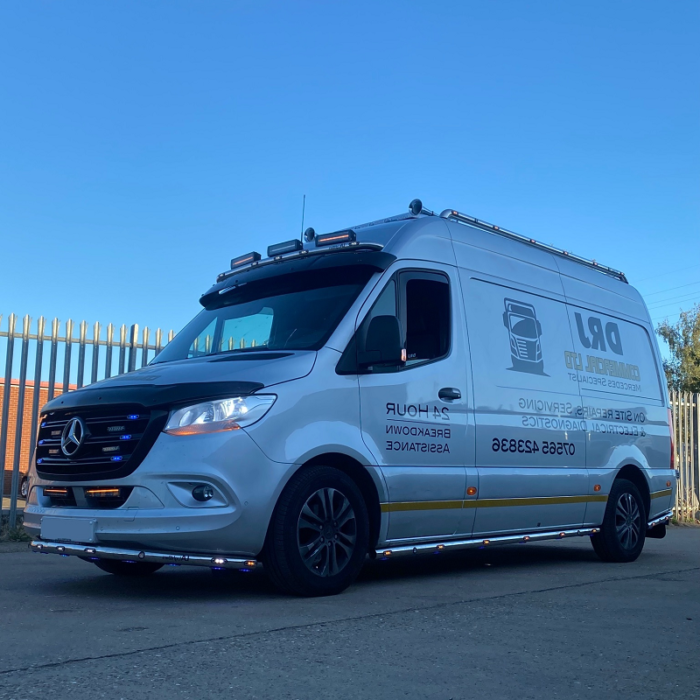 Mercedes Benz sprinter met lampen en luchthoorn