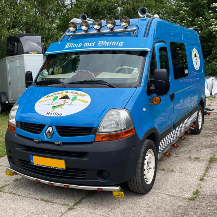 Renault Master met een RVS luchthoorn