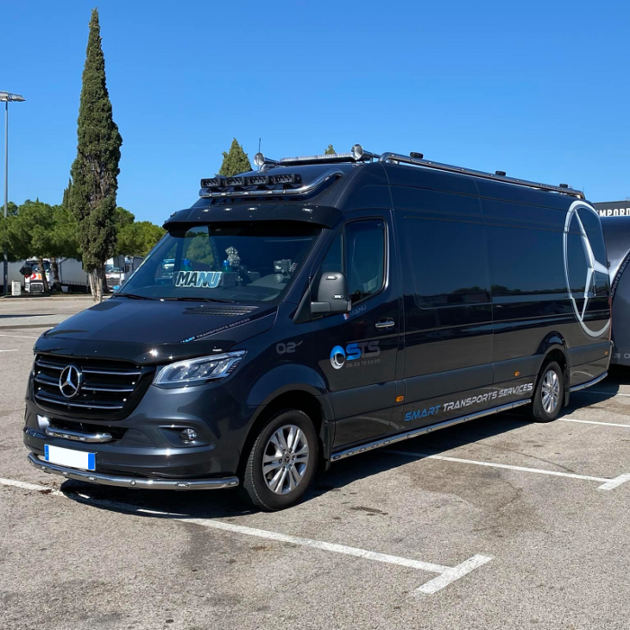 Mercedes Benz Sprinter met een RVS luchthoorn