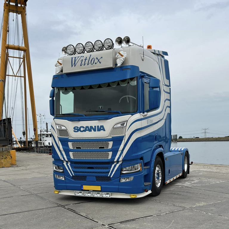 Scania Next Gen LKW mit einem Nedking Edelstahl Drucklufthorn 75cm