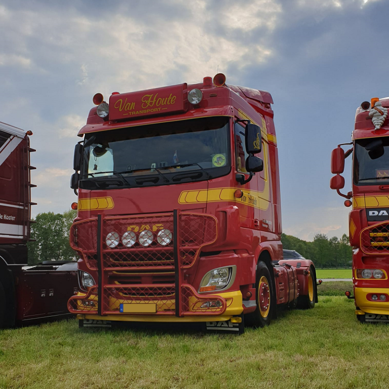 DAF XF LKW mit einem Edelstahl Horn