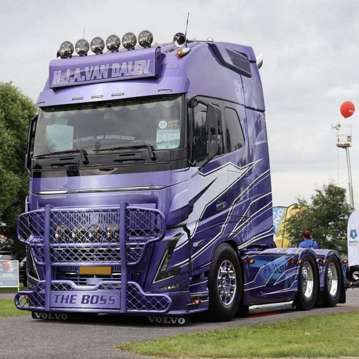 Volvo FH5 vrachtwagen met een Nedking RVS luchthoorn 95cm