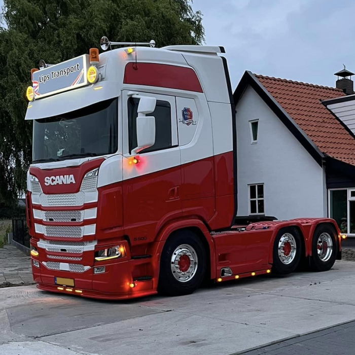 Scania Next Gen vrachtwagen met een RVS luchthoorn