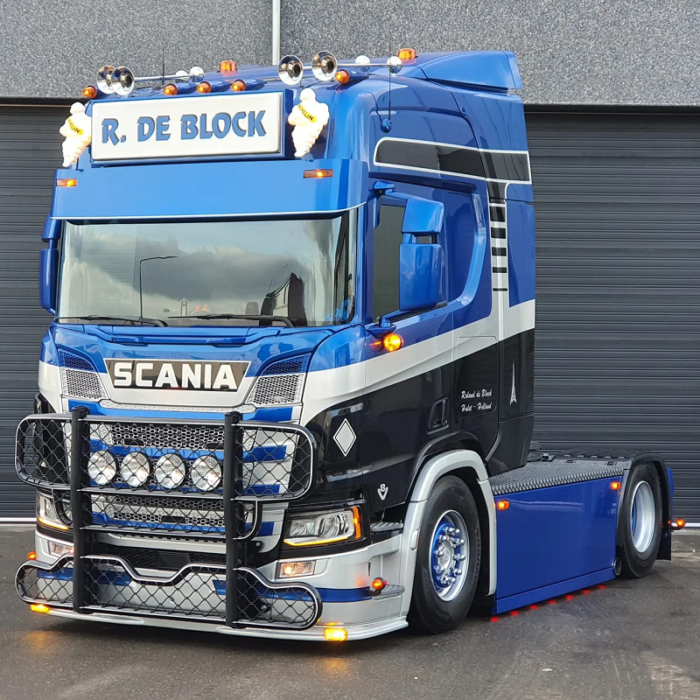 Scania Next Gen vrachtwagen met een RVS toeter