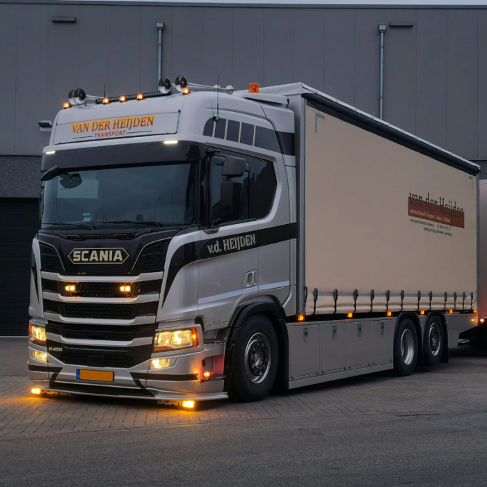 Scania Next Gen vrachtwagen met een RVS toeter