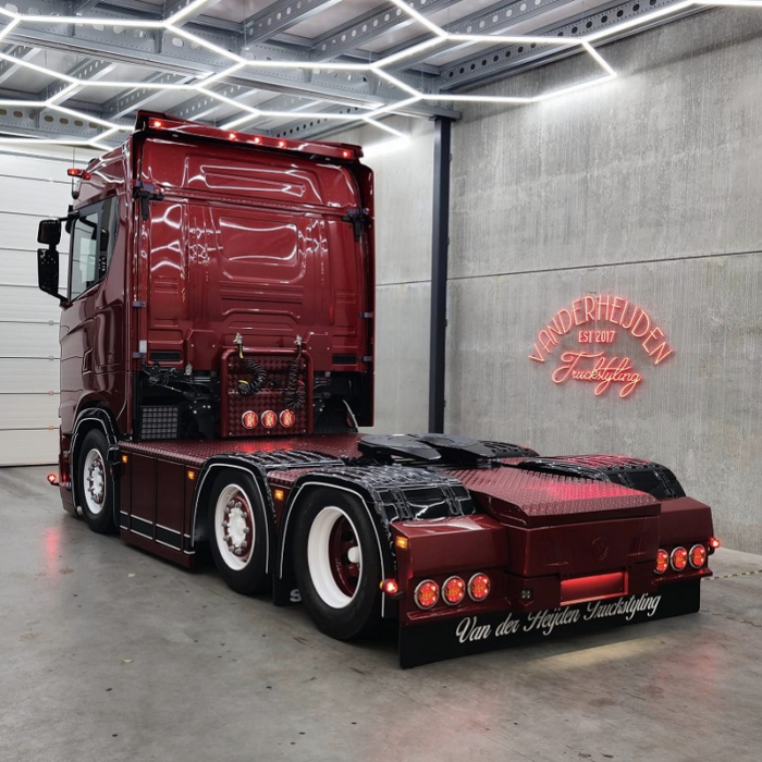 Scania Next Gen achterbumper met AEB mistachterlicht erin gemonteerd - EAN: 5414184270039