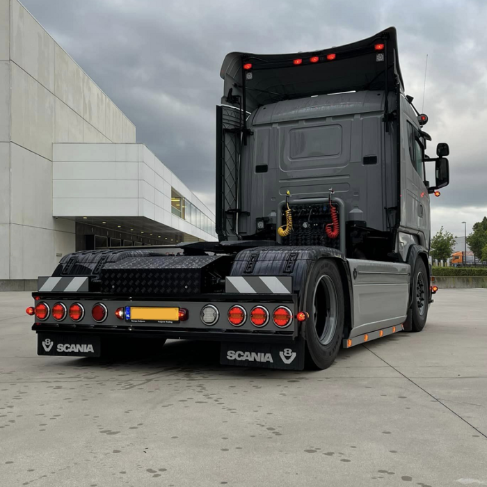 Scania Next Gen achterbumper met AEB achteruitrijlicht erin gemonteerd - EAN: 5414184270053