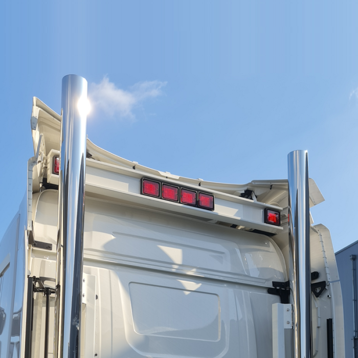 Scania vrachtwagen met diverse soorten Strands verlichting - gemaakt door van der Heijden Truckstyling Boxtel
