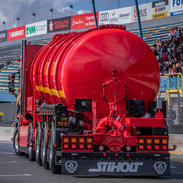 Scania vrachtwagen met diverse soorten Strands verlichting - foto afkomstig van Truckstar festival Assen 2023