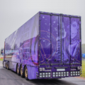 Vrachtwagen trailer uit Zwitserland met air brush verf laag die voorzien is van diverse soorten Strands verlichting