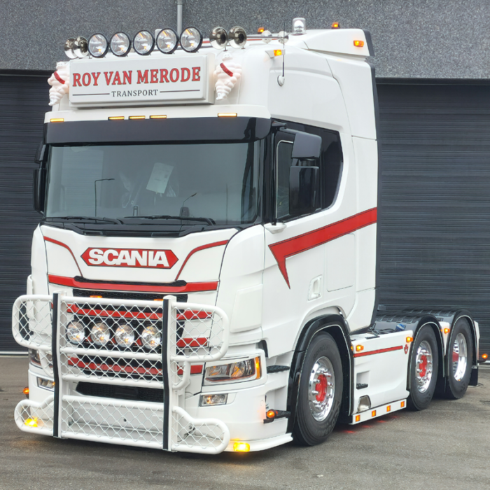 Scania Next Gen vrachtwagen met diverse extra lampen - gemaakt door van der Heijden Truckstyling uit Boxtel