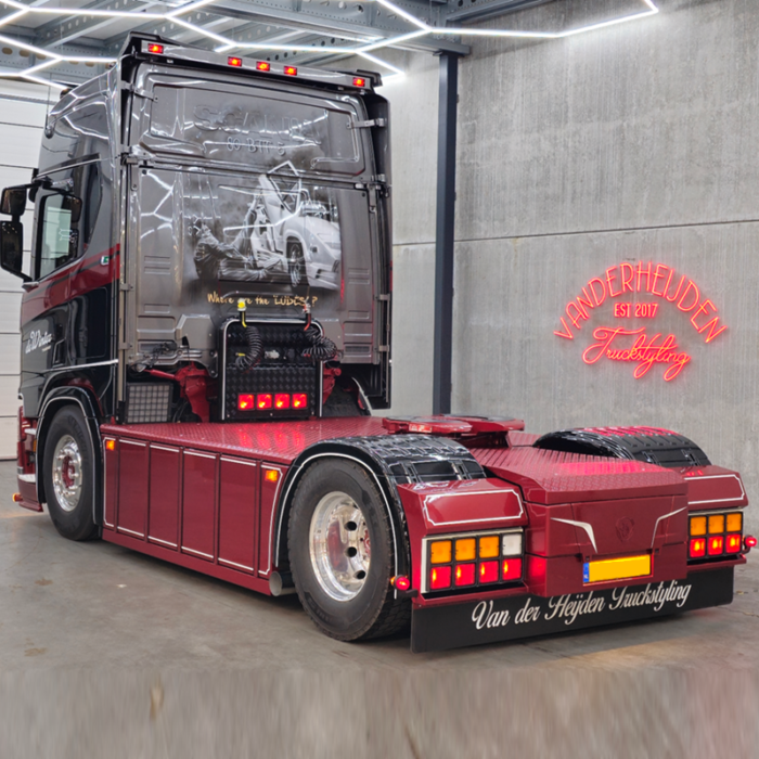 Scania Next Gen vrachtwagen met diverse extra lampen - gemaakt door van der Heijden Truckstyling uit Boxtel