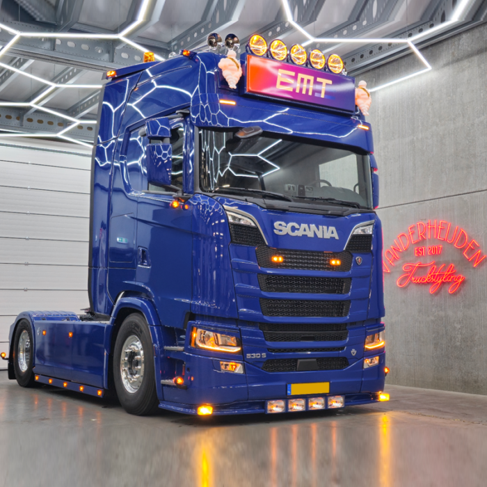 Scania Next Gen LKW mit diversen Zusatzscheinwerfern - gebaut von van der Heijden Truckstyling aus Boxtel