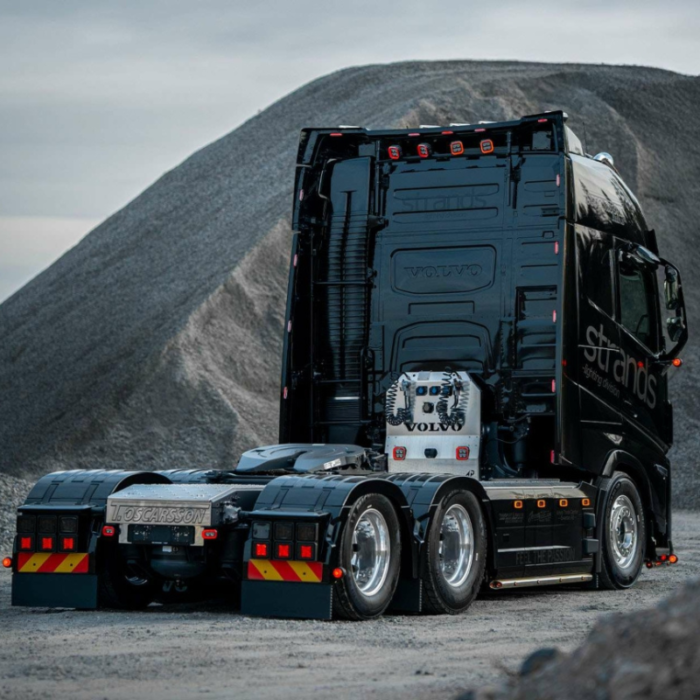 Strands FOR9T NO-GLARE gemonteerd op vrachtwagen