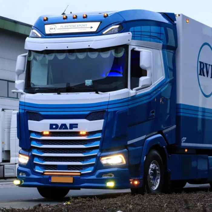 DAF vrachtwagen met daklicht