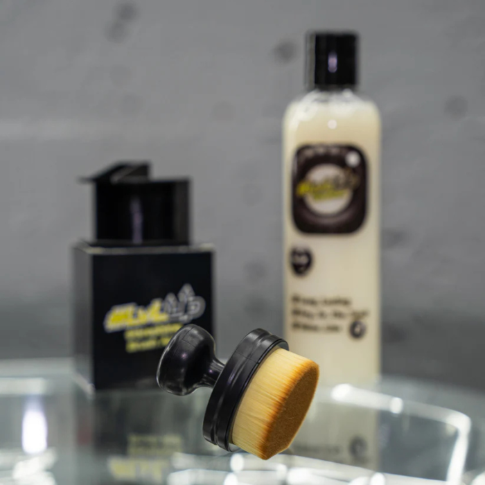 LvLup Tireshine 250ml + applicator - wetlook effect - bandenzwart - bandenbescherming tegen UV en uitdroging - ultieme detailing