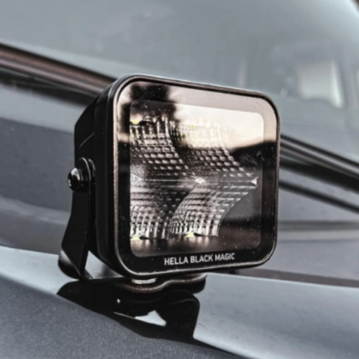 Black Magic Edgeless Cube 3.2 gemonteerd op een 4x4