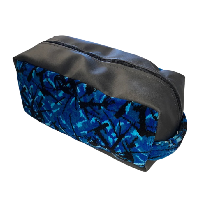 Toilettas Deens Design - BLAUW - oldskool look - toilettas met echt Deens Pluche - verstelbaar -speciaal voor liefhebbers van Deens Pluche - Nedking