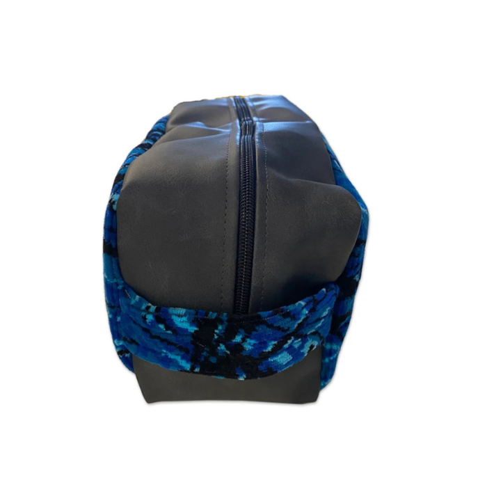 Toilettas Deens Design - BLAUW - oldskool look - toilettas met echt Deens Pluche - verstelbaar -speciaal voor liefhebbers van Deens Pluche - Nedking